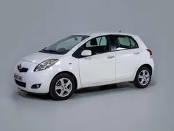 Blanco Usado 2011 Toyota Yaris Active Utilitario | 8200 € (Precio justo)