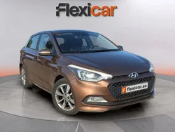 Marrón Usado 2017 Hyundai i20 Berlina | 9290 € (Buen precio)
