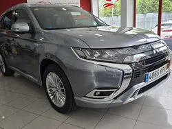 Gris / plata Usado 2018 Mitsubishi Outlander P-HEV SUV | 21.890 € (Un poco caro)