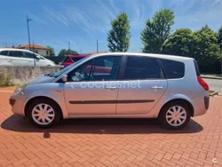Gris / plata Usado 2007 Renault Scénic II Dynamique Monovolumen | 3490 € (Precio justo)