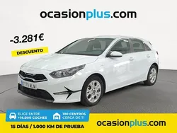Blanco Usado 2023 Kia Ceed Berlina | 17.490 € (Precio justo)