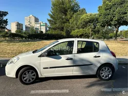 Blanco Usado 2013 Renault Clio III Collection Berlina | 5400 €