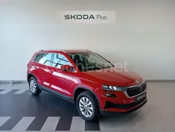 Rojo Usado 2024 Skoda Karoq Selection SUV | 26.500 € (Precio justo)