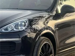 Negro Usado 2015 Porsche Cayenne S E-Hybrid SUV | 29.999 € (Super precio)