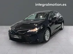 Negro Usado 2023 Toyota Corolla Active Berlina | 21.800 € (Un poco caro)