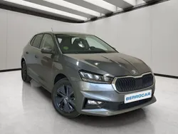 Gris Nuevo 2025 Skoda Fabia Selection Berlina | 17.900 € (Precio justo)