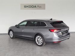 Gris / plata Usado 2024 Skoda Superb Selection Familiar | 36.900 € (Precio justo)