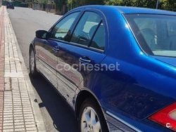 Azul Usado 2004 Mercedes C270 Elegance Berlina | 9000 €