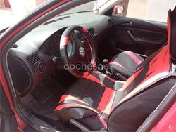 Rojo Usado 2002 VW Bora Highline Berlina | 4000 €