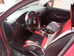Rojo Usado 2002 VW Bora Highline Berlina | 4000 €