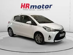 Blanco Usado 2015 Toyota Yaris Active Utilitario | 8290 € (Precio justo)