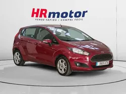 Burdeos Usado 2013 Ford Fiesta Trend Utilitario | 6490 € (Precio justo)