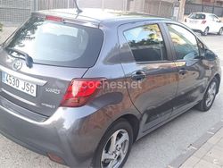 Gris / plata Usado 2016 Toyota Yaris Hybrid Active Berlina | 10.600 € (Precio justo)