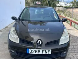 Marrón Usado 2007 Renault Clio II Dynamique Berlina | 3995 € (Precio justo)