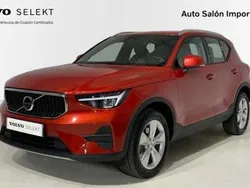 Rojo Usado 2024 Volvo XC40 Core SUV | 33.900 €