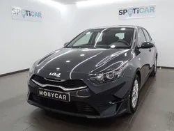 Gris Usado 2023 Kia Ceed Berlina | 16.995 € (Precio justo)
