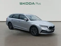 Gris plata Usado 2024 Skoda Octavia Selection Familiar | 29.590 € (Buen precio)