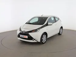 Blanco Usado 2015 Toyota Aygo X-play Utilitario | 9799 € (Precio justo)