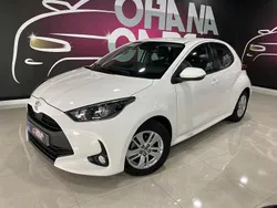 Blanco Usado 2022 Toyota Yaris Hybrid Business Edition Berlina | 15.990 € (Buen precio)