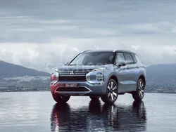 Blanco Nuevo 2025 Mitsubishi Outlander P-HEV SUV | 53.999 € (Caro)