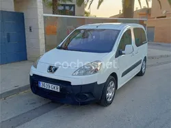 Blanco Usado 2009 Peugeot Partner Tepee Outdoor Monovolumen | 4999 € (Precio justo)