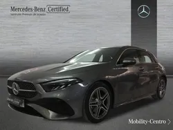 Mountaingrau met. Usado 2024 Mercedes A180 AMG line Berlina | 33.900 € (Precio justo)