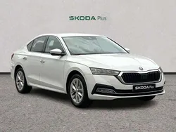 Blanco Usado 2024 Skoda Octavia Selection Berlina | 26.990 € (Precio justo)