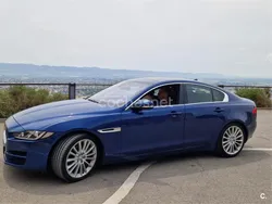 Azul Usado 2015 Jaguar XE Portfolio Berlina | 20.000 €