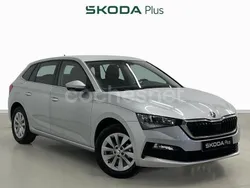 Gris plata Usado 2024 Skoda Scala Selection Utilitario | 16.450 € (Precio justo)