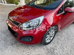 Rojo Usado 2015 Kia Rio Berlina | 8750 € (Precio justo)