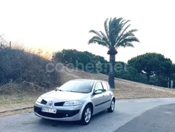 Gris / plata Usado 2007 Renault Mégane II Dynamique Berlina | 4790 € (Un poco caro)