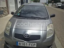 Gris / plata Usado 2006 Toyota Yaris Berlina | 3800 € (Buen precio)