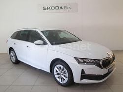 Blanco Usado 2025 Skoda Octavia Selection Familiar | 31.900 € (Precio justo)