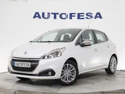Blanco Usado 2015 Peugeot 208 Allure Utilitario | 8050 € (Buen precio)