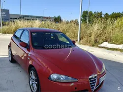 Rojo Usado 2006 Alfa Romeo 147 Distinctive Utilitario | 3800 € (Un poco caro)