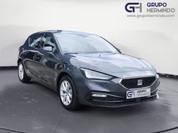 Gris Usado 2022 Seat Leon Reference Berlina | 15.500 € (Buen precio)