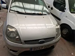 Gris / plata Usado 2008 Ford Fiesta Futura Utilitario | 2800 € (Precio justo)