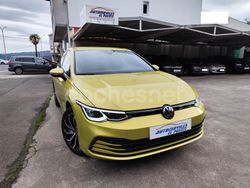 Amarillo Usado 2022 VW Golf VIII Life Berlina | 24.990 € (Precio justo)
