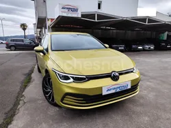 Amarillo Usado 2022 VW Golf VIII Life Berlina | 24.990 € (Precio justo)