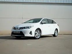 Blanco Usado 2015 Toyota Auris Active Familiar | 10.900 € (Precio justo)