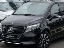 Negro Usado 2024 Mercedes V300 Avantgarde Monovolumen | 82.900 €
