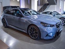 Gris / plata Usado 2025 BMW M5 Comfort Edition Familiar | 151.900 €