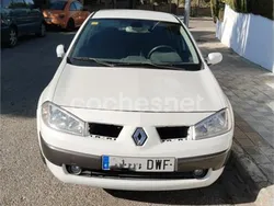 Blanco Usado 2006 Renault Mégane II Authentique Berlina | 2500 € (Buen precio)