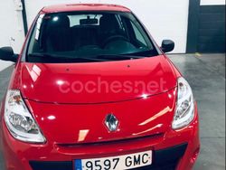 Rojo Usado 2009 Renault Clio II Business Berlina | 4150 € (Precio justo)