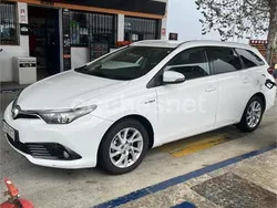 Blanco Usado 2019 Toyota Auris Hybrid Active Familiar | 11.500 € (Buen precio)