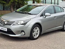 Gris / plata Usado 2012 Toyota Avensis Comfort Berlina | 9490 € (Precio justo)