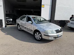 Gris / plata Usado 2006 Skoda Octavia Elegance Berlina | 3490 € (Precio justo)