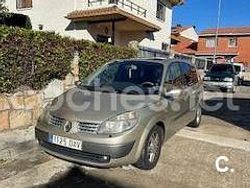 Beige Usado 2006 Renault Scénic II Privilege Monovolumen | 4000 €