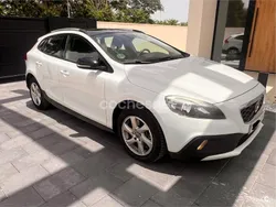 Blanco Usado 2015 Volvo V40 CC Momentum Familiar | 13.600 € (Precio justo)