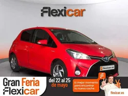 Rojo Usado 2016 Toyota Yaris Hybrid Advance Berlina | 9990 € (Buen precio)